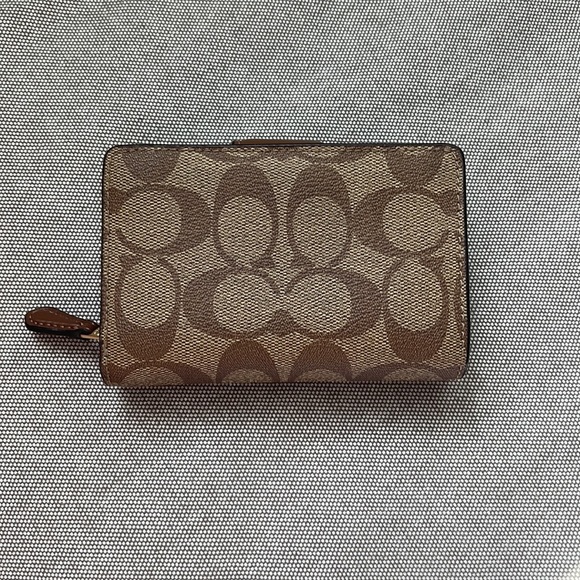 Coach Wallet - Picture 7 of 7